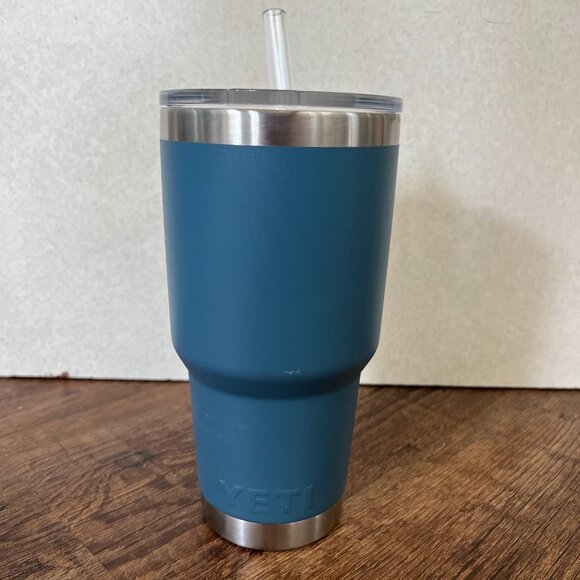 YETI 30 oz Tumbler - Picture 3 of 6